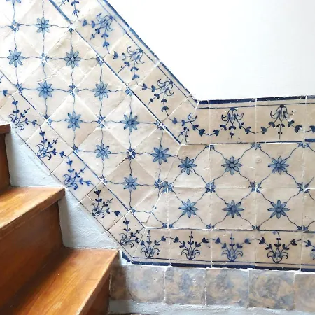 The Traditional Arts Memoir - Balcony At Downtown, 4th-floor No Lift Apartment Lisbon