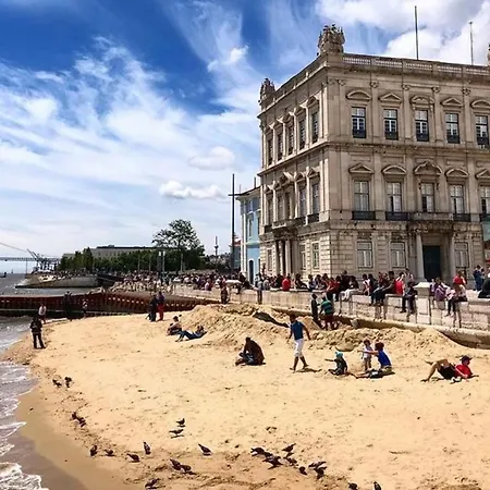 The Traditional Arts Memoir - Balcony At Downtown, 4th-floor No Lift Apartment Lisbon