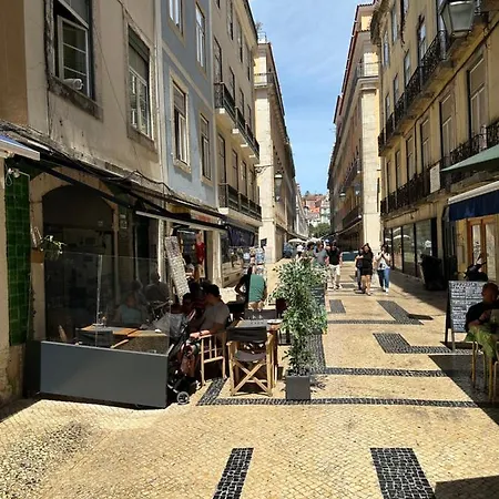 The Traditional Arts Memoir - Balcony At Downtown, 4th-floor No Lift Apartment Lisbon
