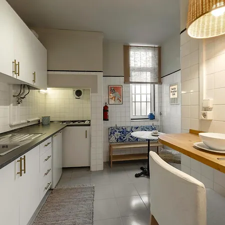Apartment The Traditional Arts Memoir, Downtown Flat With Balcony And Comfort Lisbon