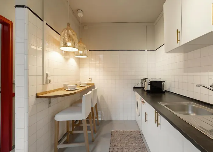 The Traditional Arts Memoir - Balcony At Downtown, 4th-floor No Lift